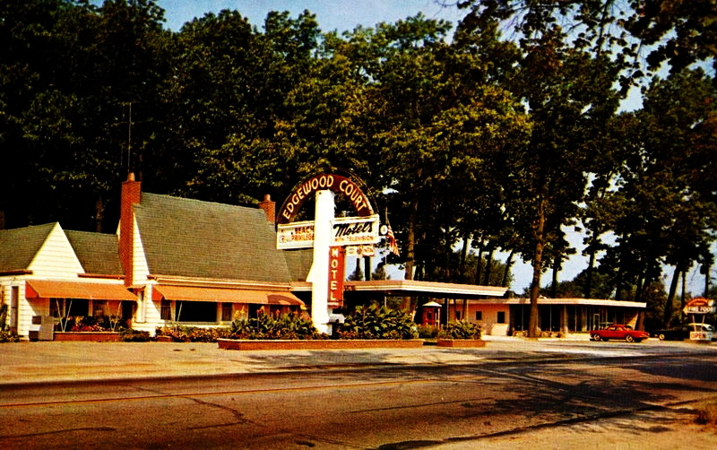 Edgewood Court Motel - Vintage Postcard